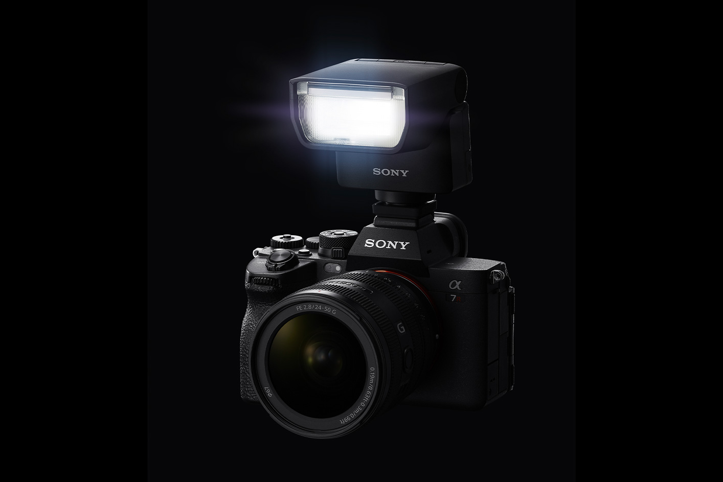 Slika bliskavice GN28, nameščene na fotoaparat ILCE-7M4