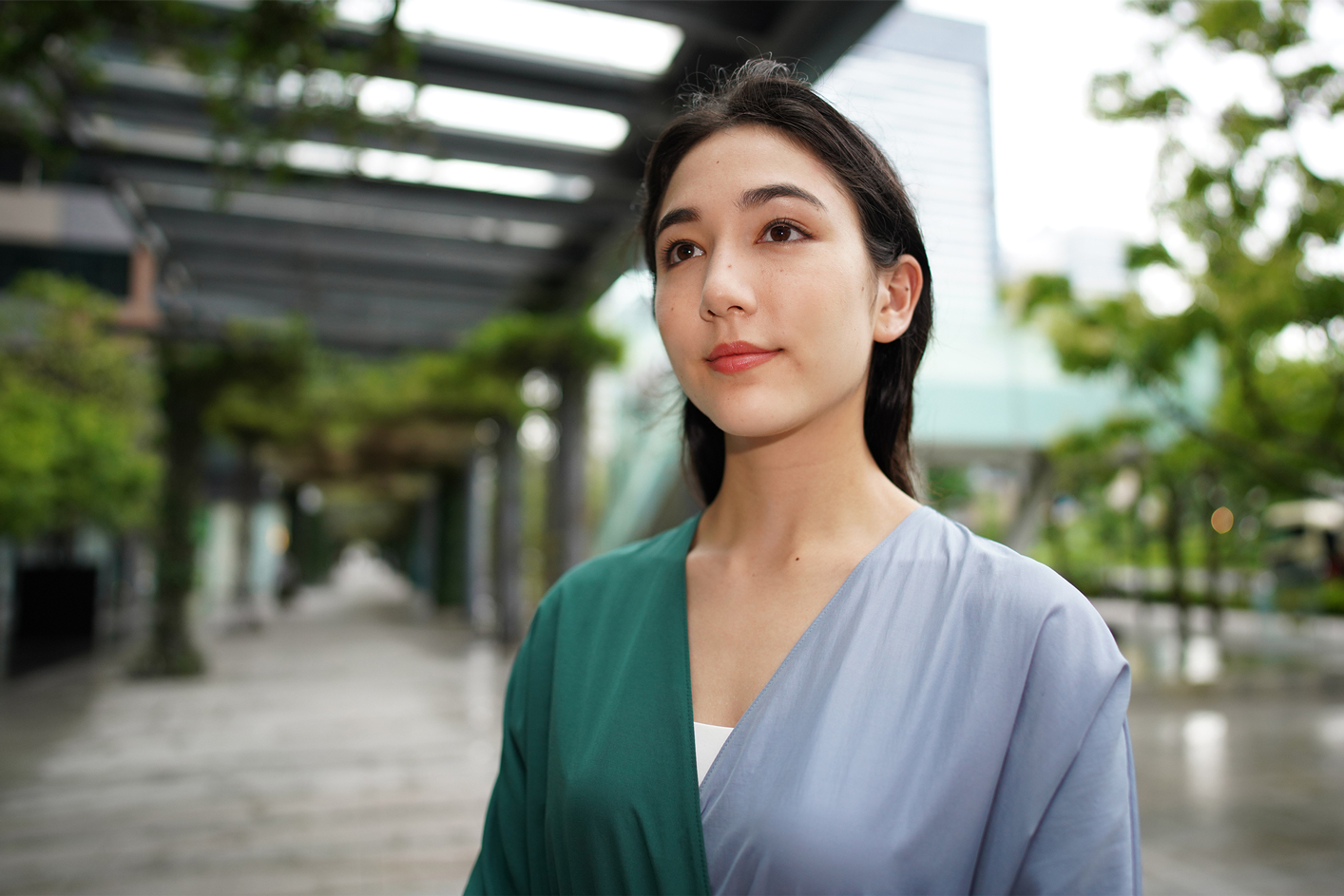 Primer slike portreta ženske na prostem